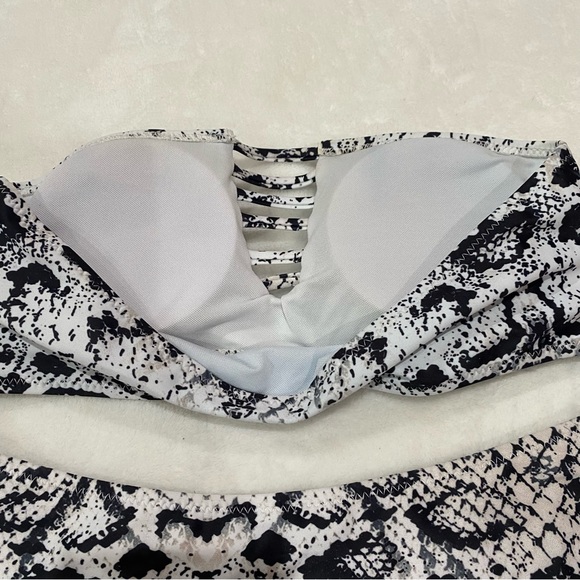 ROMWE Women’s Snakeskin Print Bandeau Bikini Swimsuit Set - black white, size M - Picture 5 of 7